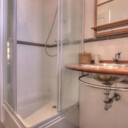 Large 3 Bedrooms - 3 Min From The Palais -apt N° 5m37 *